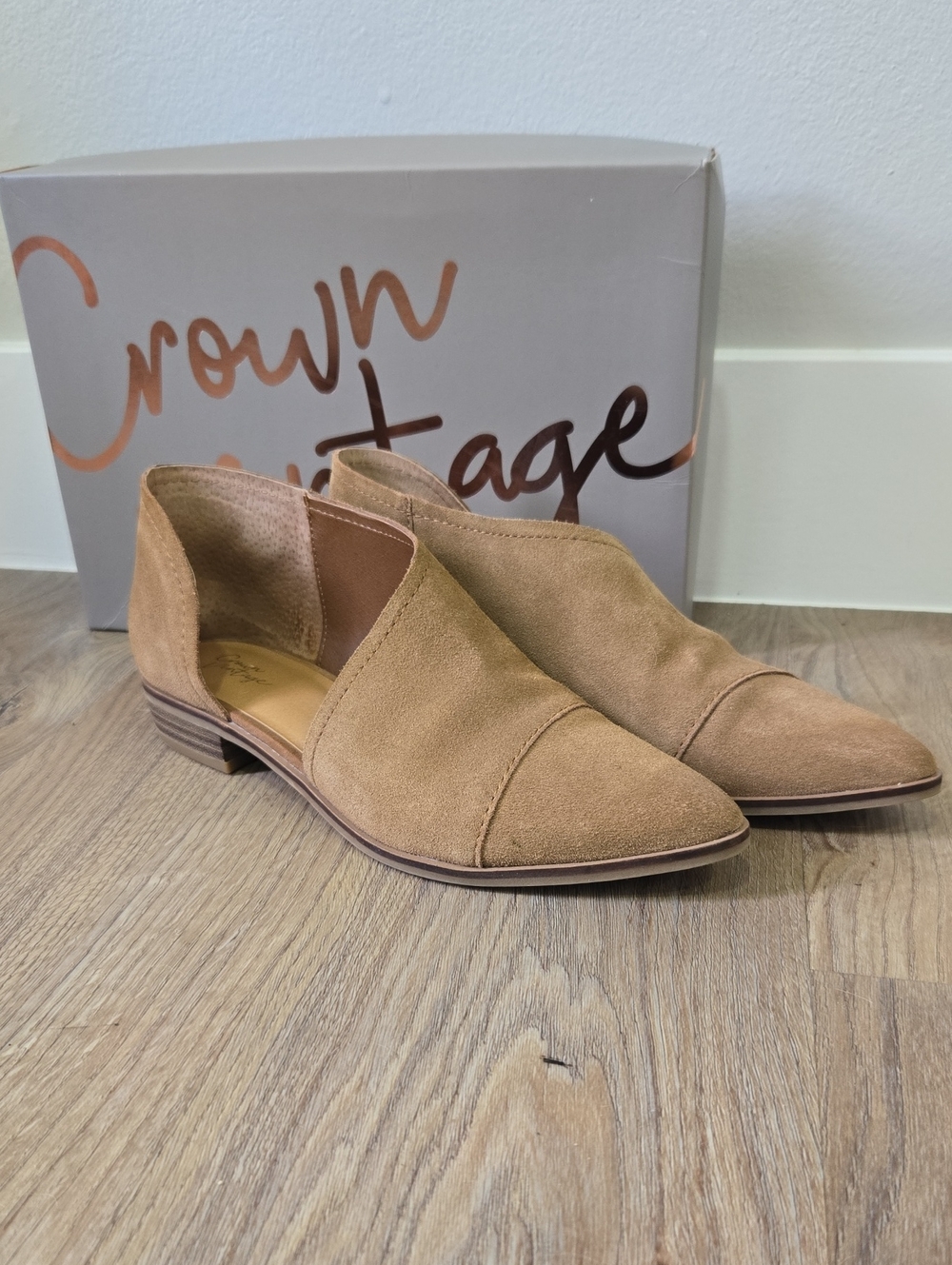 Crown Vintage Women's Tan Suede Pointed D'Orsay Loafers